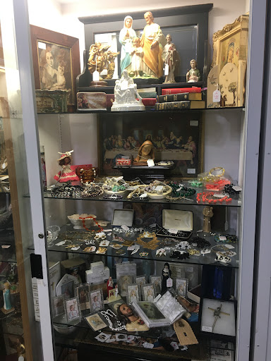 Antique Store «Carriage House Antique Market and Cafe», reviews and photos, 195 Carriage House Dr, Jackson, TN 38305, USA