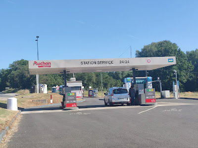 Station de service - AUCHAN à Saint-Genest-d'Ambière