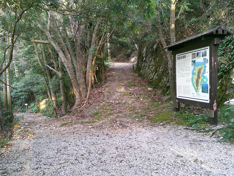 金田城跡登山道休憩所