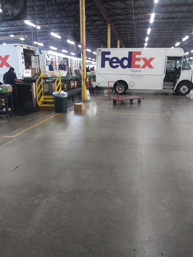 Shipping and Mailing Service «FedEx Ship Center», reviews and photos, 10501 Commerce Pkwy, Miramar, FL 33025, USA