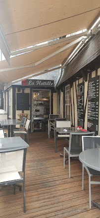 Atmosphère du Restaurant de grillades La Flottille à Étretat - n°14