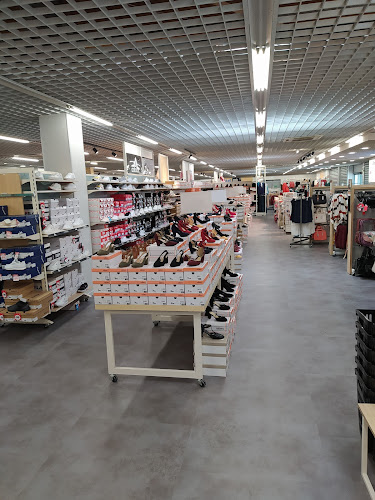 Magasin de vêtements GEMO BOUT DU PONT DE L'ARN Chaussures et Vêtements Bout-du-Pont-de-Larn