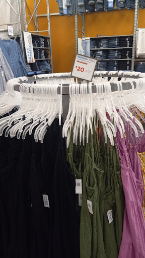 Clothing Store «Old Navy», reviews and photos, 100 Independence Way, Danvers, MA 01923, USA