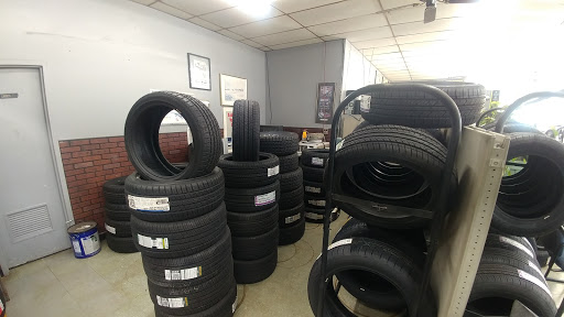 Tire Shop «Henderson Automotive Center», reviews and photos, 2460 Chillum Rd, Hyattsville, MD 20782, USA