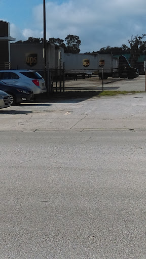 Shipping and Mailing Service «UPS Freight Tampa», reviews and photos, 3717 E Lake Ave, Tampa, FL 33610, USA