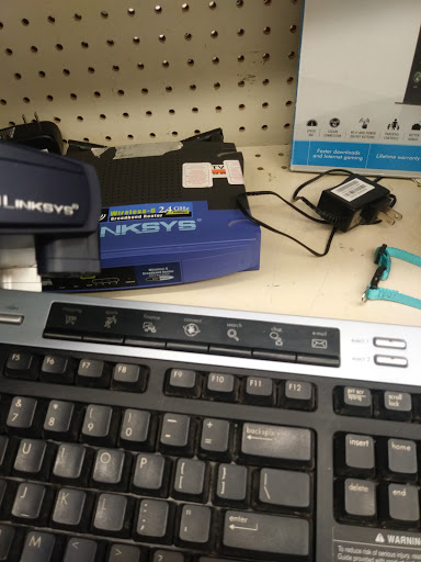 Thrift Store «Avenue Thrift Store», reviews and photos, 927 Minnesota Ave, Kansas City, KS 66101, USA