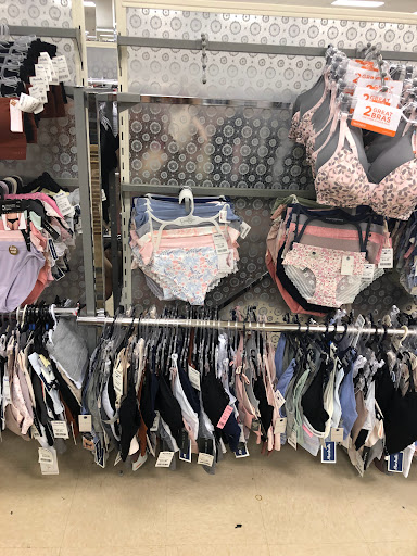 Department Store «Marshalls & HomeGoods», reviews and photos, 701 NJ-440, Jersey City, NJ 07304, USA