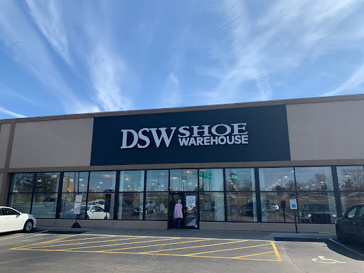Shoe Store «DSW Designer Shoe Warehouse», reviews and photos, 8834 Governors Hill Dr, Cincinnati, OH 45249, USA