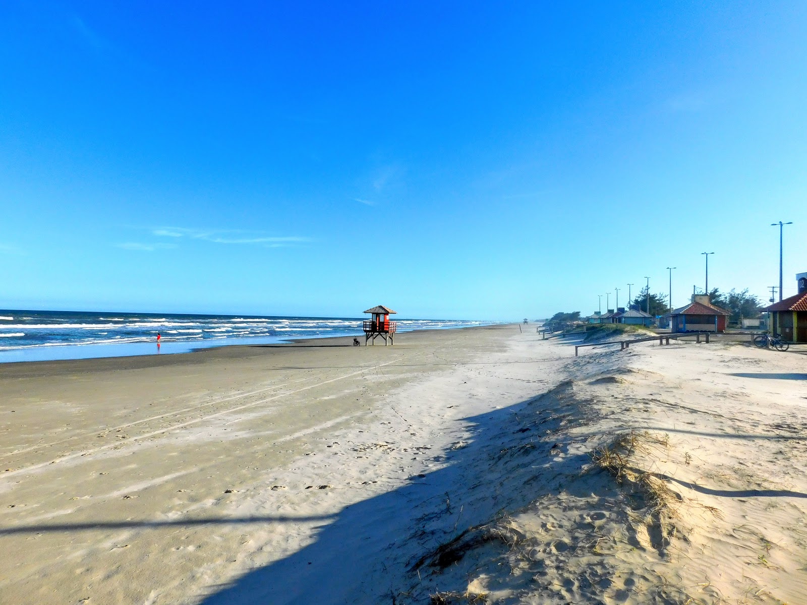 Fotografija Plaža Sul Atlantida z svetel pesek površino