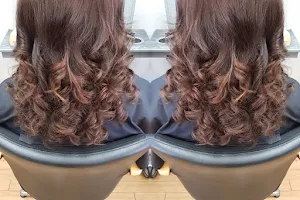 Rusa Hairdressing image