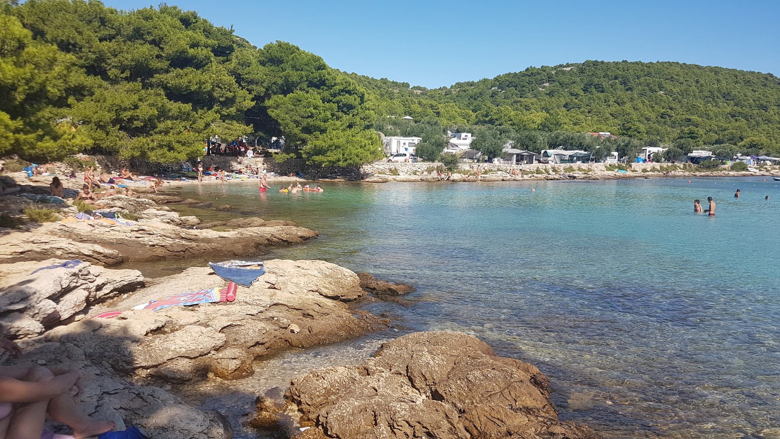 Photo de Kosirina beach avec un niveau de propreté de très propre