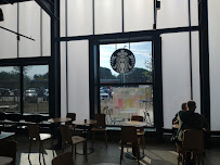 Atmosphère du Café Starbucks Coffee - AUTOGRILL Montélimar Ouest A7 à Allan - n°12