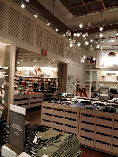 Clothing Store «AEO & Aerie Store», reviews and photos, 1551-1555 Broadway, New York, NY 10036, USA