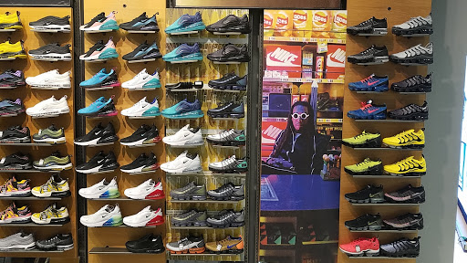 Shoe Store «Finish Line», reviews and photos, 4200 Conroy Rd #120, Orlando, FL 32839, USA