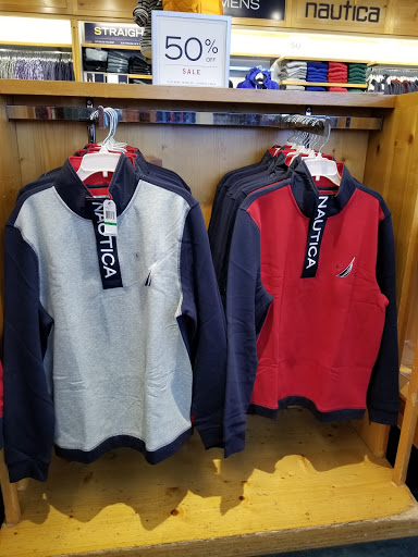 Shopping Mall «Lee Premium Outlets», reviews and photos, 17 Premium Outlet Blvd, Lee, MA 01238, USA