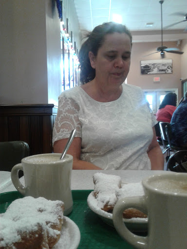 Coffee Shop «Cafe Du Monde», reviews and photos, 1814 North Causeway Approach #1, Mandeville, LA 70448, USA