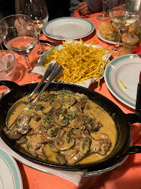 Sauce aux champignons du Restaurant français Chez l'Ami Louis à Paris - n°6