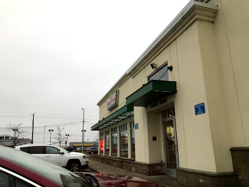 Bakery «Krispy Kreme Doughnuts», reviews and photos, 208 W 14 Mile Rd, Troy, MI 48083, USA
