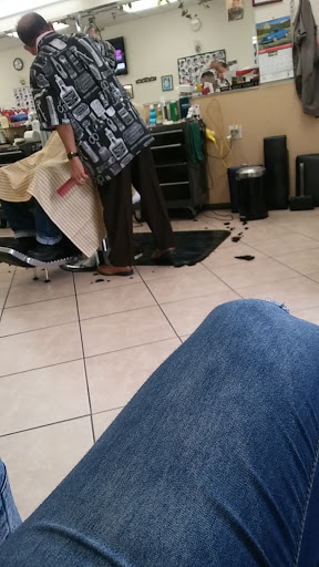 Barber Shop «Guadalajara Barber Shop», reviews and photos, 2880 N Garey Ave # D, Pomona, CA 91767, USA