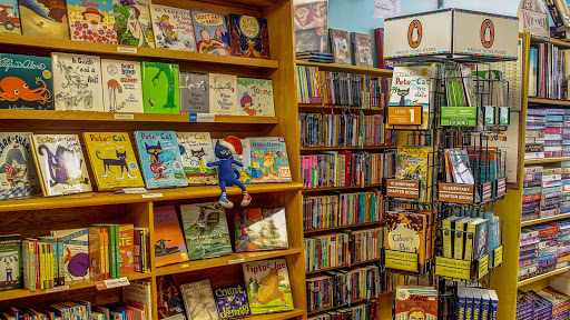 Used Book Store «B & L Books», reviews and photos, 990 N State Rd 434 # 1140, Altamonte Springs, FL 32714, USA