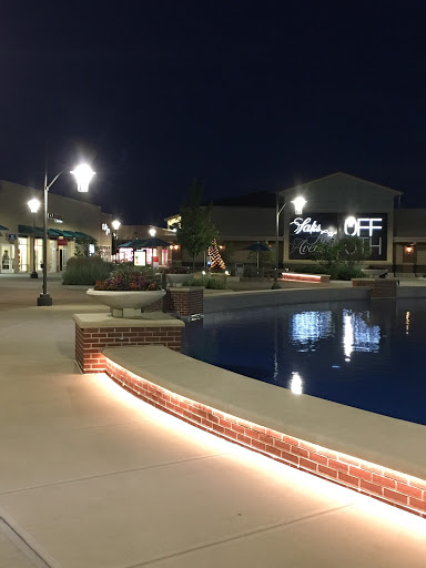 Department Store «Saks OFF 5TH», reviews and photos, 1650 Premium Outlet Blvd #1600, Aurora, IL 60502, USA