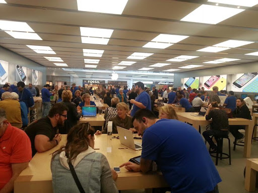 Computer Store «Apple Kenwood Towne Centre», reviews and photos, 7875 Montgomery Rd, Cincinnati, OH 45236, USA