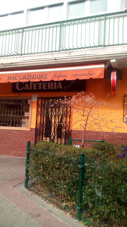 Bar Mac Gregorz - C. de Galicia, 21, 28942 Fuenlabrada, Madrid, Spain