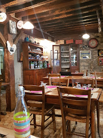 Atmosphère du Restaurant La vieille Auberge à Le Mayet-de-Montagne - n°20
