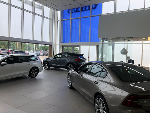 Car Dealer «McGrath Volvo Cars Barrington», reviews and photos, 300 N Hough St, Barrington, IL 60010, USA