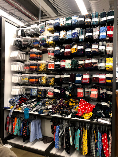 Clothing Store «Old Navy», reviews and photos, 40-24 College Point Blvd, Flushing, NY 11354, USA