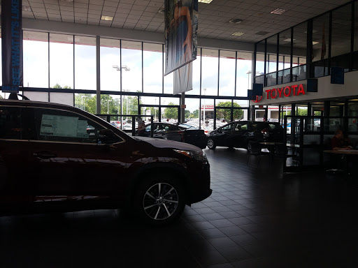 Toyota Dealer «DARCARS 355 Toyota Rockville», reviews and photos, 15625 Frederick Rd, Rockville, MD 20855, USA