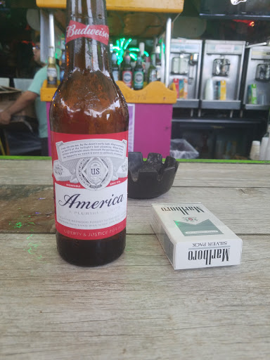 Restaurant «Fudpuckers Beachside Bar & Grill», reviews and photos, 20001 Emerald Coast Pkwy, Destin, FL 32541, USA