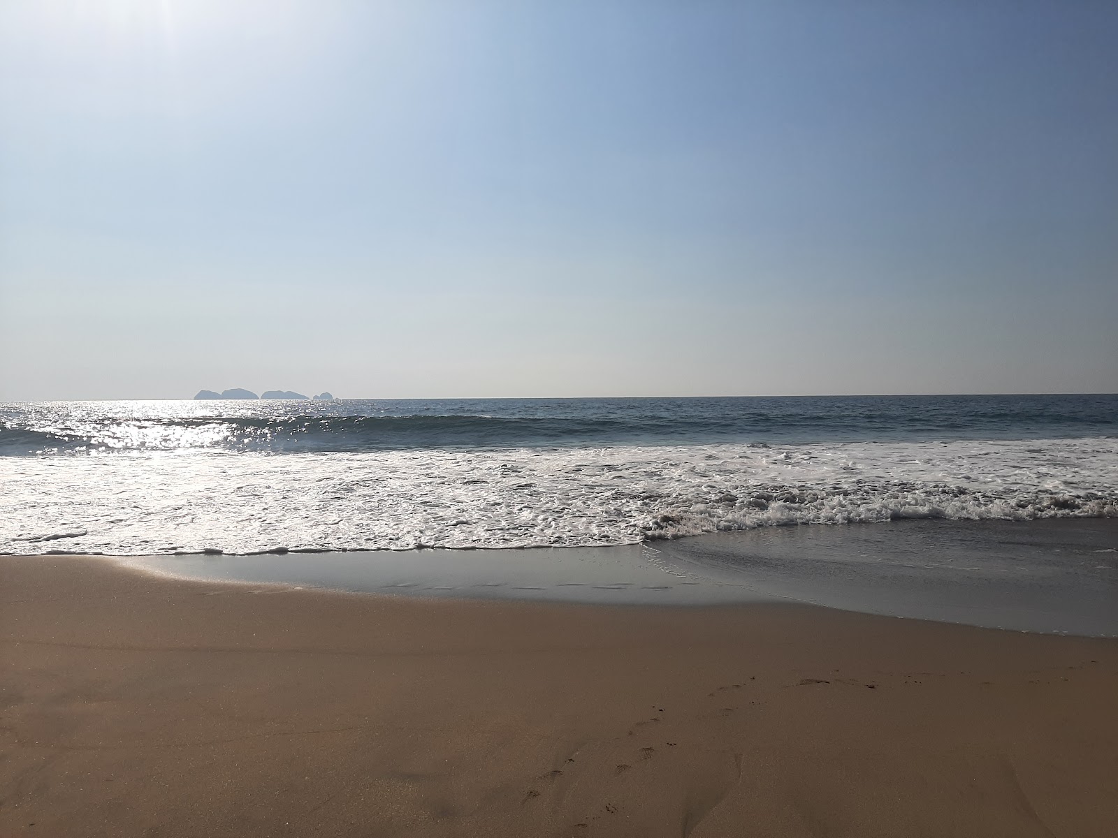 Valokuva Playa El Petatilloista. pinnalla turkoosi puhdas vesi:n kanssa