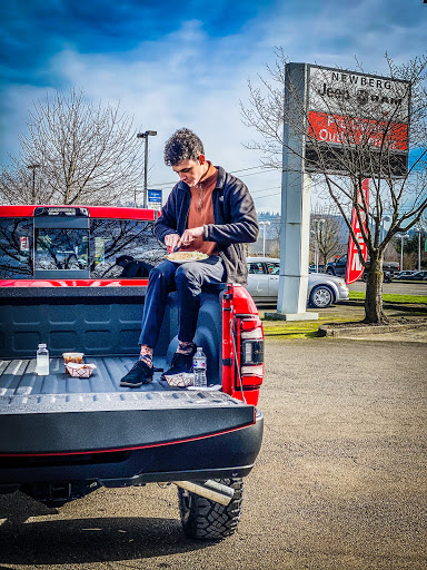 Auto Parts Store «Newberg Dodge Jeep Chrysler Ram», reviews and photos, 2809 Portland Rd, Newberg, OR 97132, USA