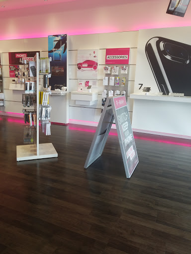 Cell Phone Store «T-Mobile», reviews and photos, 2645 Arapaho Rd #137, Garland, TX 75044, USA