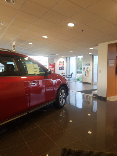 Nissan Dealer «John Amato Nissan», reviews and photos, 5200 N Port Washington Rd, Glendale, WI 53217, USA