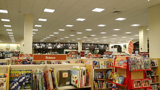Book Store «Barnes & Noble», reviews and photos, 541 Lincoln St, Worcester, MA 01605, USA