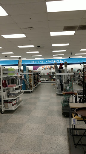 Clothing Store «Ross Dress for Less», reviews and photos, 8123 Cooper Creek Blvd, University Park, FL 34201, USA