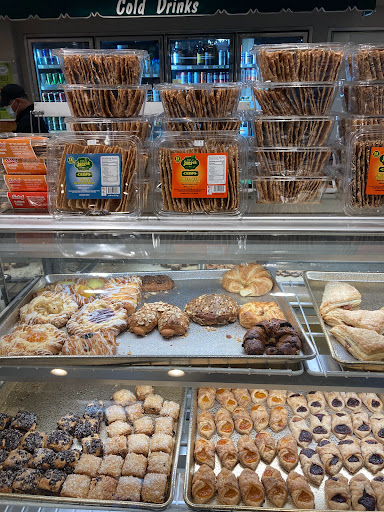 Grocery Store «Beverly Hills Market & Deli», reviews and photos, 303 N Crescent Dr, Beverly Hills, CA 90210, USA