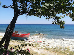 Ascension beach'in fotoğrafı küçük koy ile birlikte