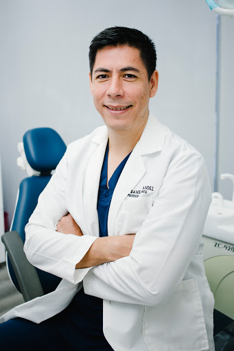 Dr. Daniel Fernández Periodoncia e Implantes Dentales