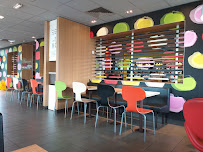 Atmosphère du Restauration rapide McDonald's à Saint-Julien-les-Villas - n°10