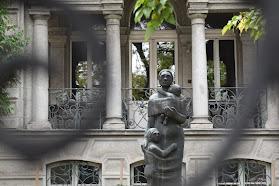 Mother with Children Statue