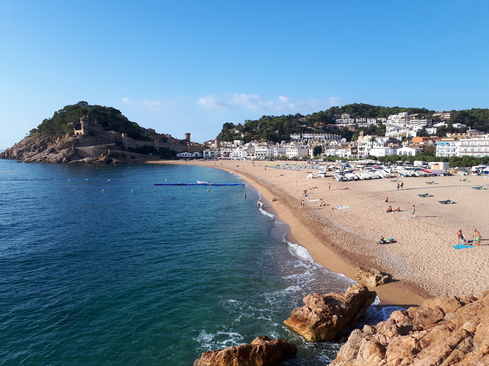 Foto van Tossa de Mar Strand en de nederzetting