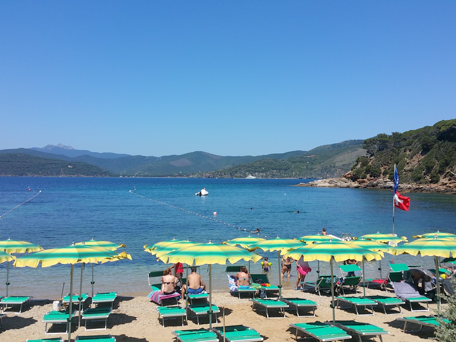 Fotografie cu Spiaggia Di Zuccale cu mic golf