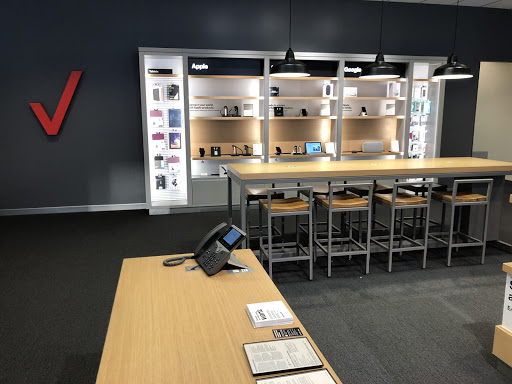 Cell Phone Store «Verizon», reviews and photos, 17100 Southcenter Pkwy #116, Tukwila, WA 98188, USA