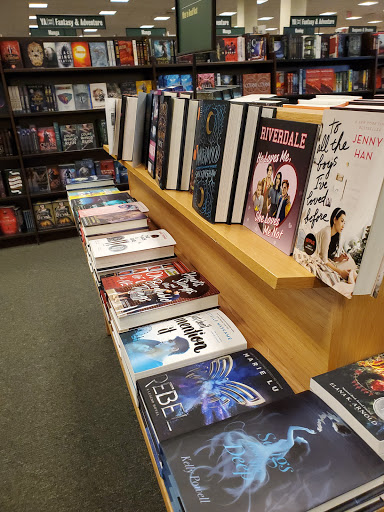 Book Store «Barnes & Noble», reviews and photos, 112 Eisenhower Pkwy, Livingston, NJ 07039, USA