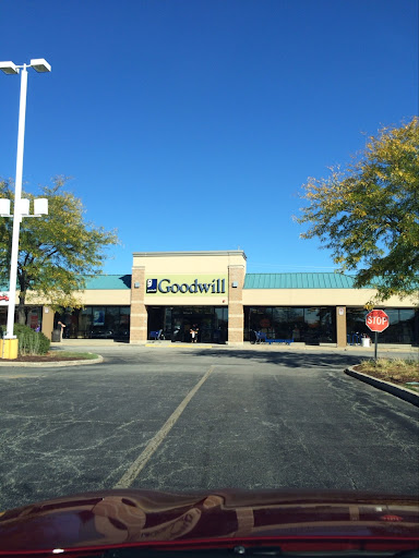 Thrift Store «Goodwill Store & Donation Center», reviews and photos, 1521 Lee St, Des Plaines, IL 60018, USA