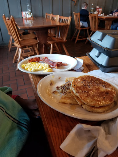 American Restaurant «Cracker Barrel Old Country Store», reviews and photos, 45525 N Interstate 94 Service Dr, Belleville, MI 48111, USA