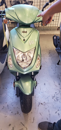 Motor Scooter Dealer «Scooterworks Chicago», reviews and photos, 5410 N Damen Ave, Chicago, IL 60625, USA